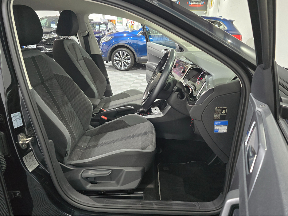 2020 Volkswagen Polo - image 7