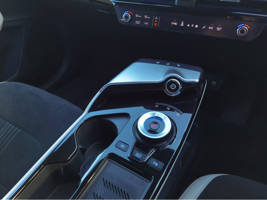 2022 Kia EV6 - image 17