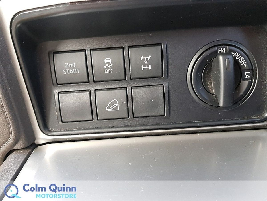 2022 Toyota Landcruiser - image 15