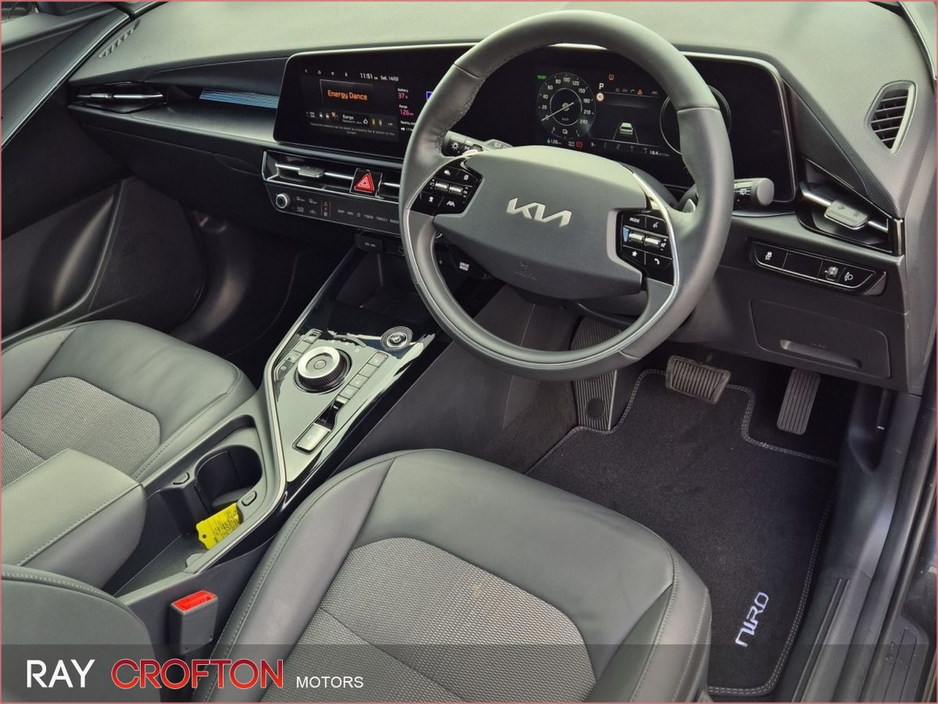 2023 Kia Niro - image 2