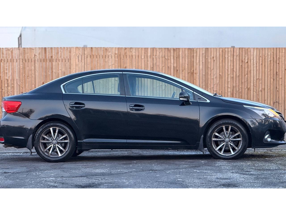 2012 Toyota Avensis - image 20
