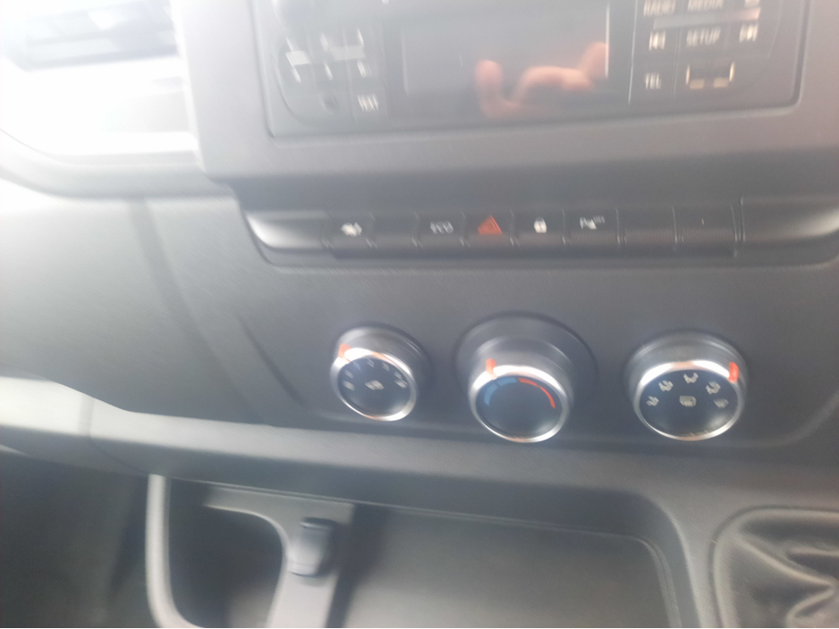 2024 Nissan Interstar - image 13