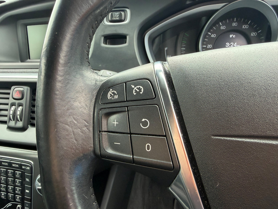 2014 Volvo V40 - image 23