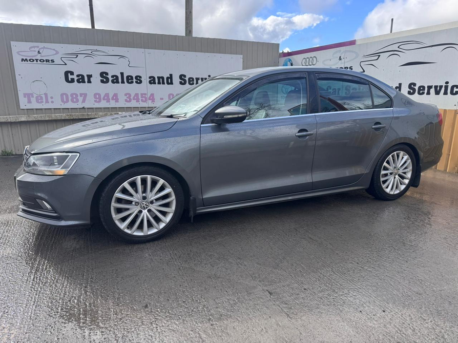 2017 Volkswagen Jetta - image 4