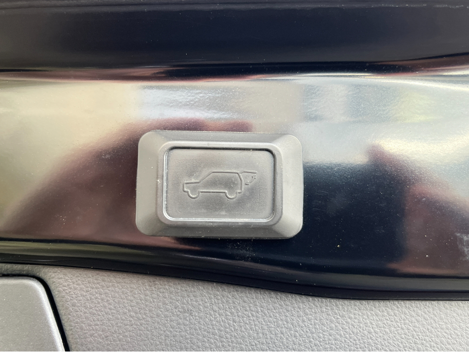 2020 Toyota Rav4 - image 9