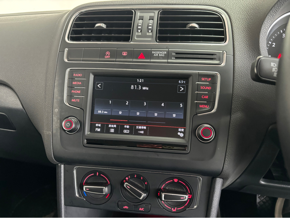 2014 Volkswagen Polo - image 8