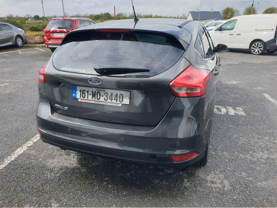 2016 Ford Focus - image 5