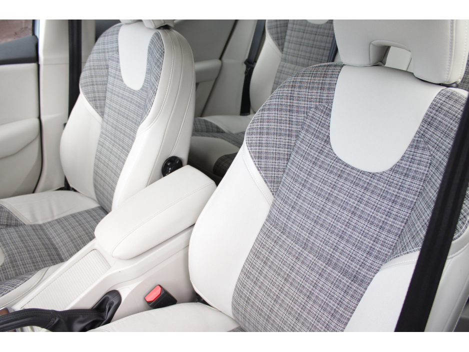 2017 Volvo V40 - image 23