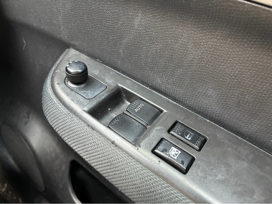 2007 Suzuki Swift - image 20