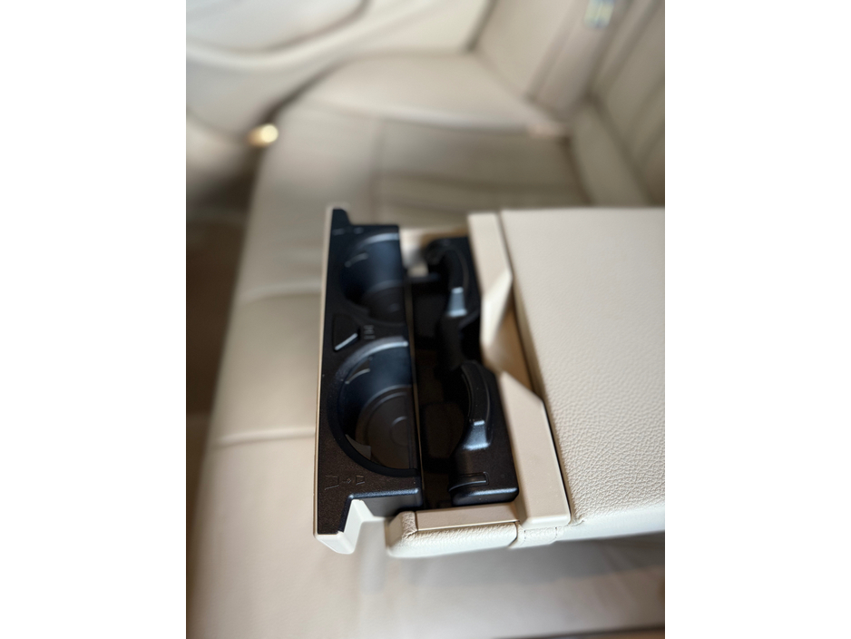 2017 BMW 5 Series - image 17