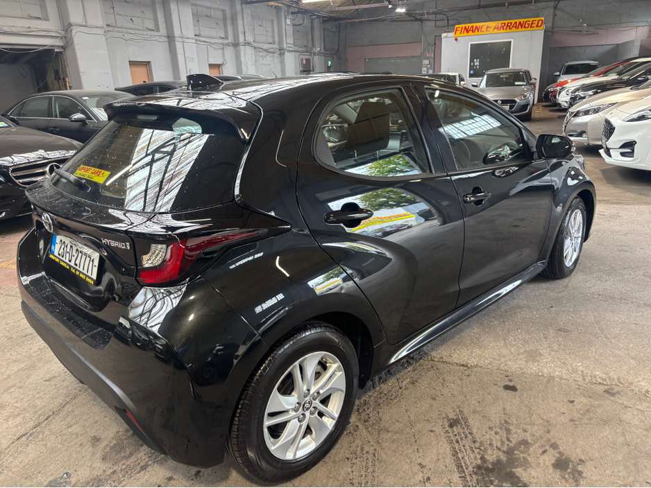 2023 Toyota Yaris - image 13