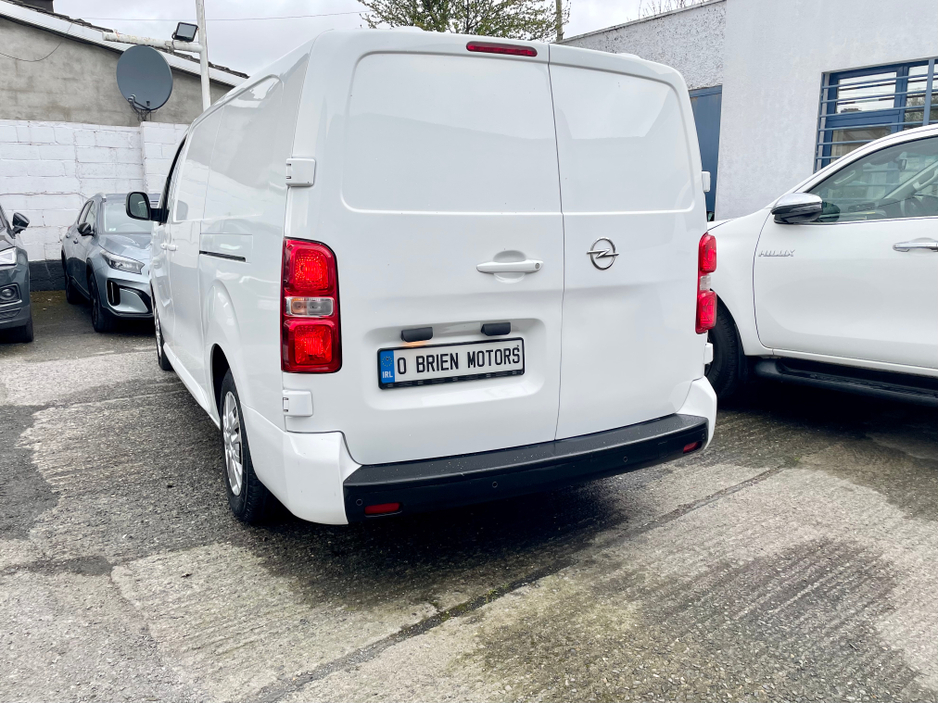 2022 Opel Vivaro - image 24