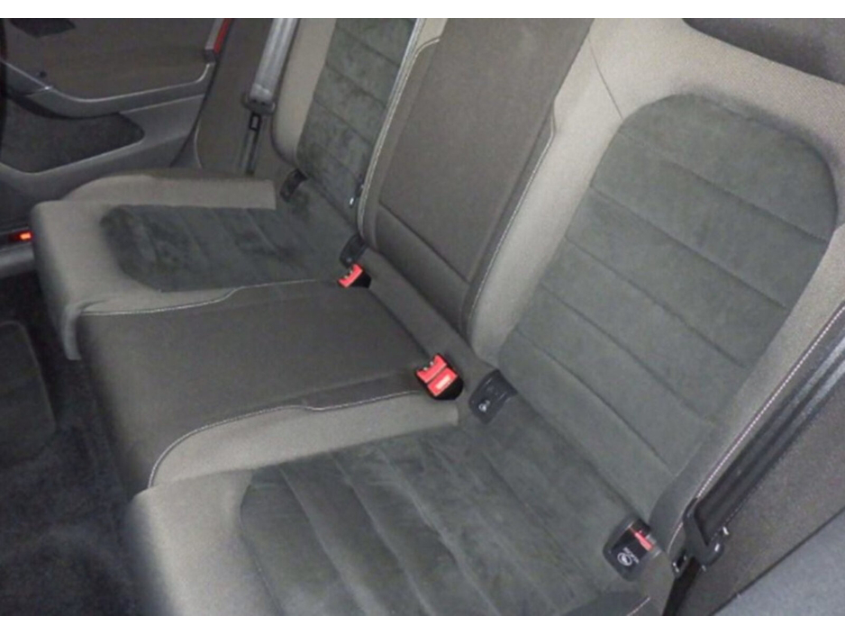 2015 Volkswagen Golf - image 10