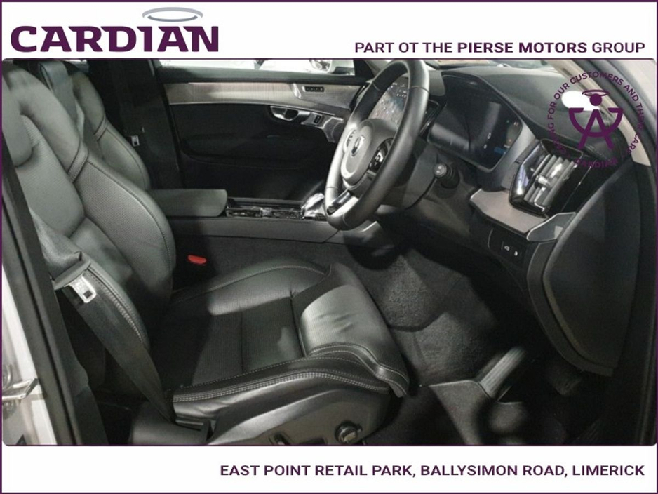 2025 Volvo XC90 - image 9