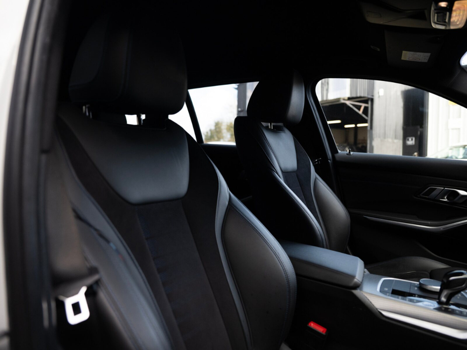 2021 BMW 3 Series - image 13