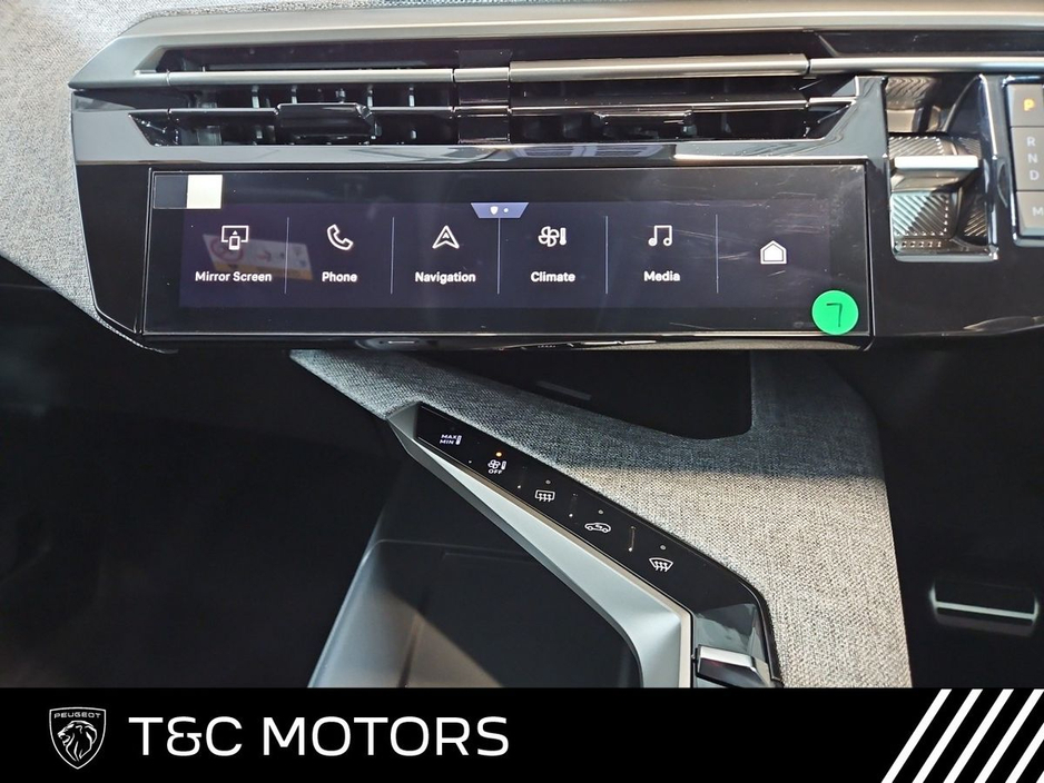 2025 Peugeot 3008 Allure Hybrid - Front & Rear Sensors & Camera, Auto Lights & Wipers, Adaptive Cruise Control, Wireless Apple Carplay/ Android Auto €40,995