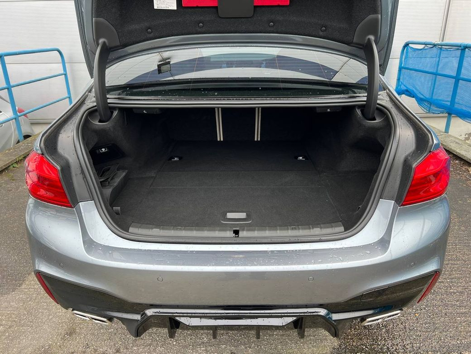 2017 BMW 5 Series - image 13