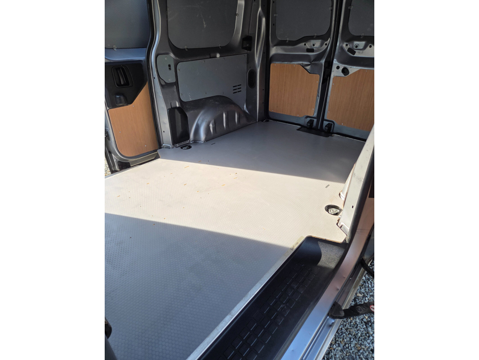 2021 Vauxhall Vivaro - image 9