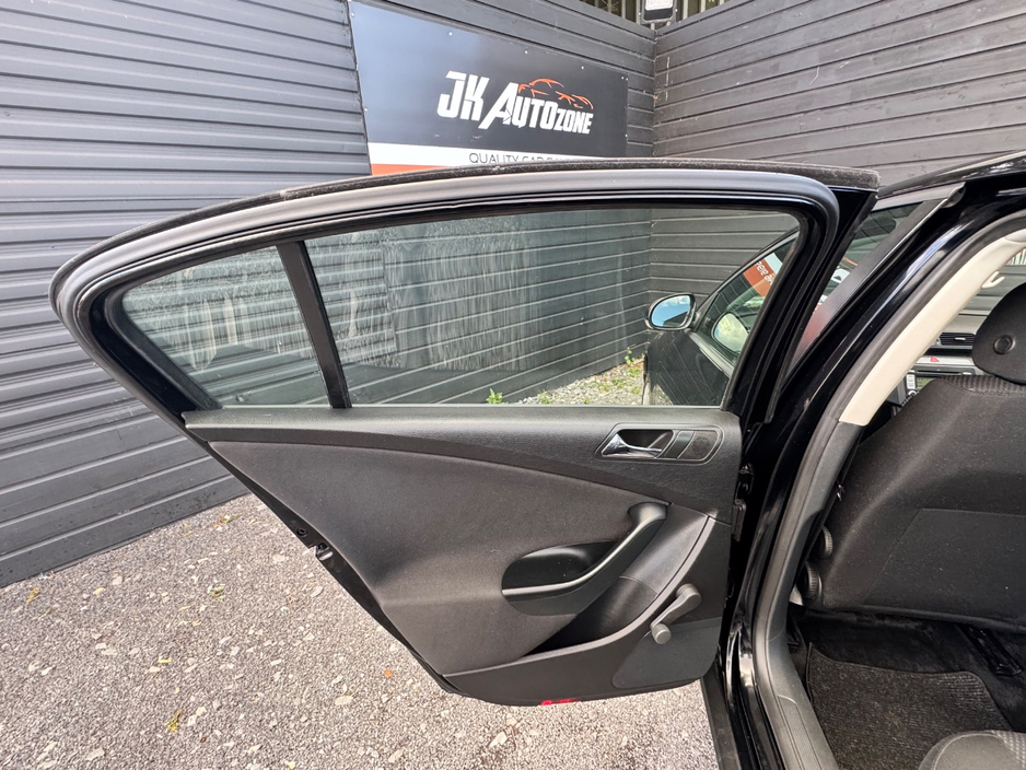 2008 Volkswagen Passat - image 14