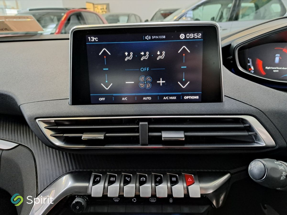 2018 Peugeot 3008 - image 16