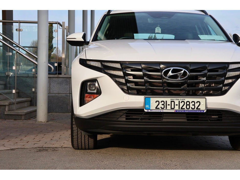 2023 Hyundai Tucson - image 3