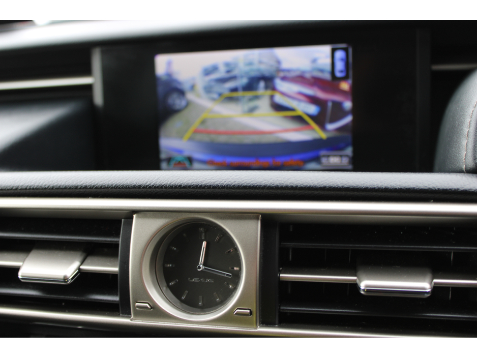 2015 Lexus IS 300 h - image 12