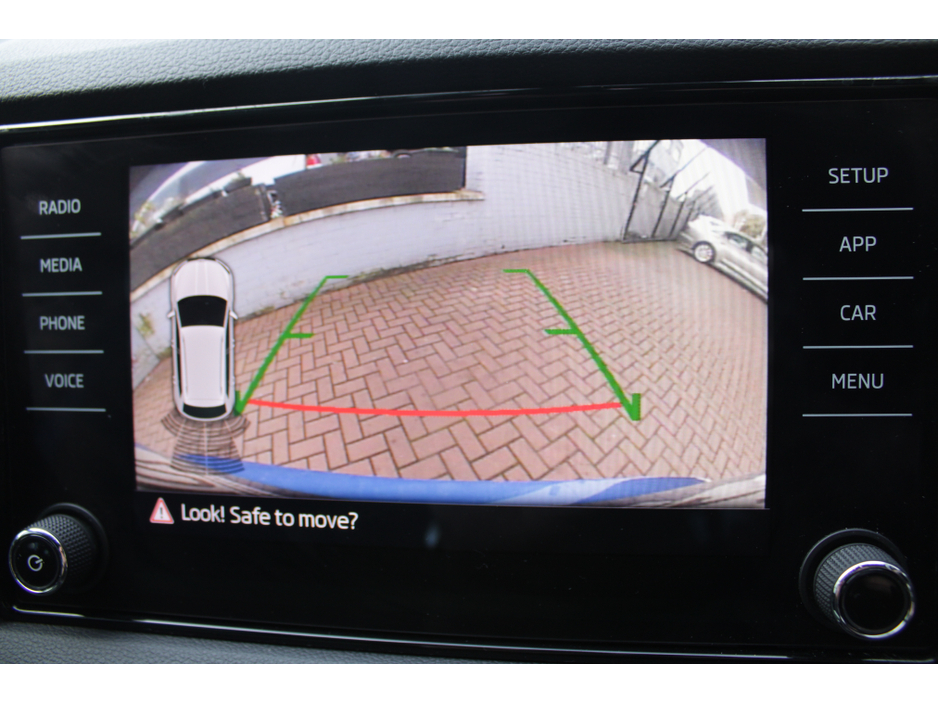 2020 Skoda Karoq - image 15