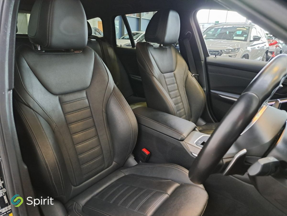 2022 BMW 3 Series - image 19
