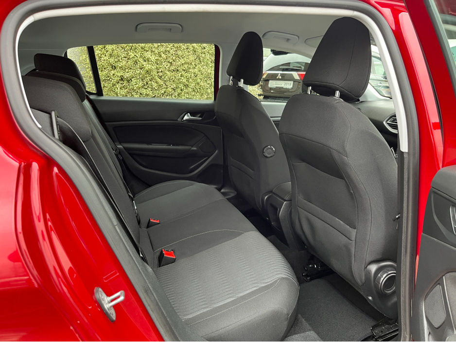 2017 Peugeot 308 - image 9