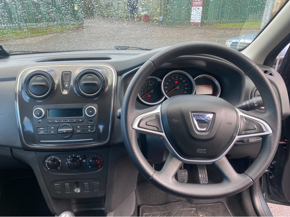 2017 Dacia Sandero - image 10