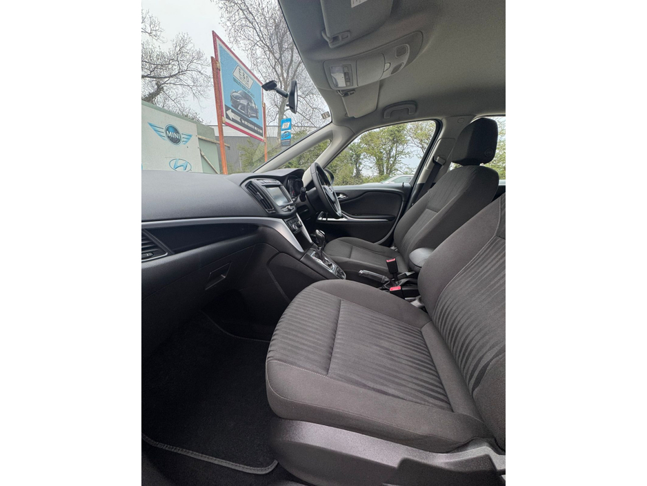 2018 Opel Zafira - image 34