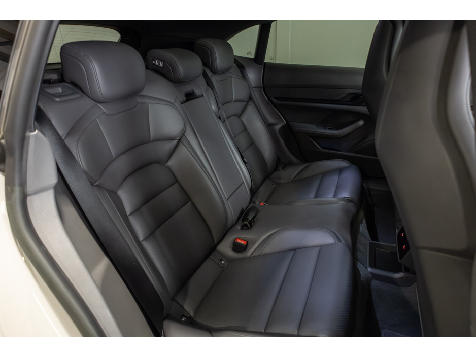 2023 Porsche Taycan - image 12