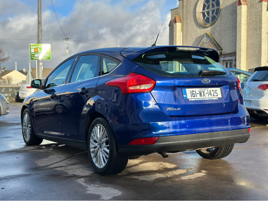 2016 Ford Focus - image 7