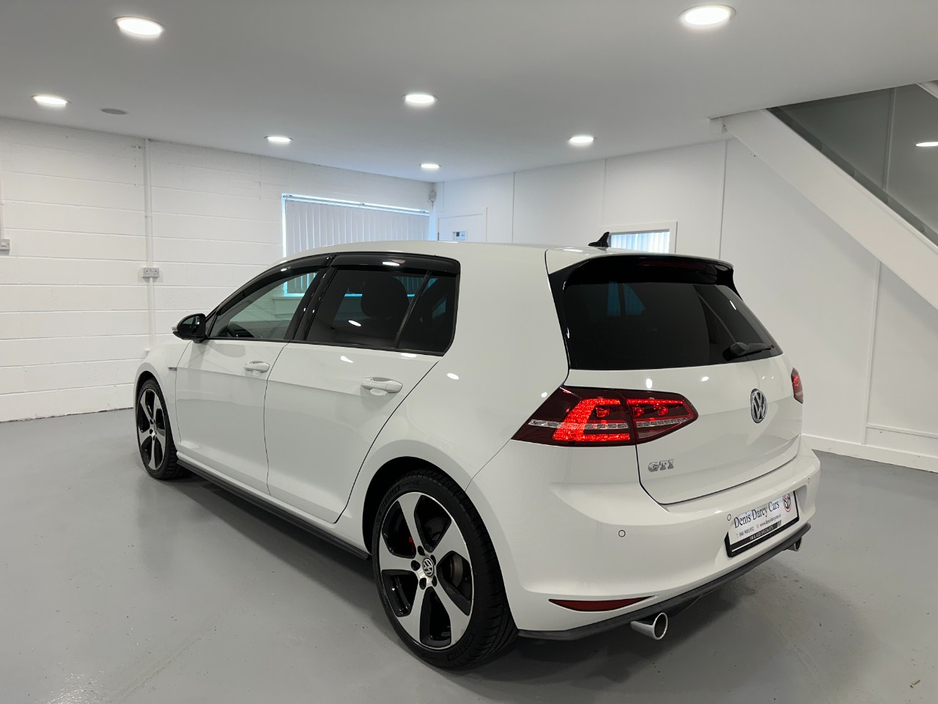 2014 Volkswagen Golf - image 11