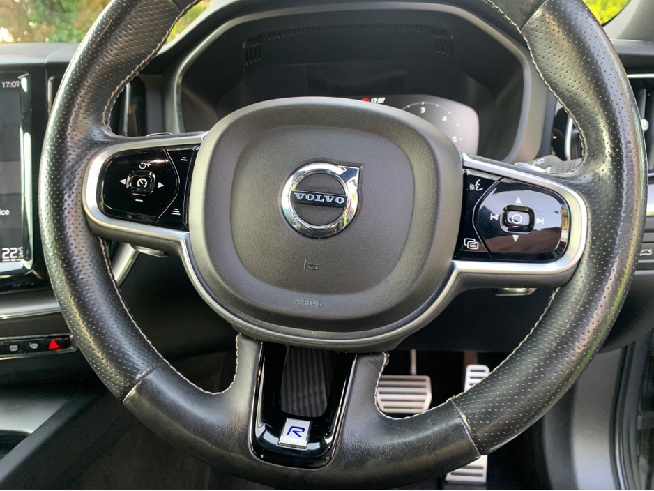2019 Volvo XC60 - image 16