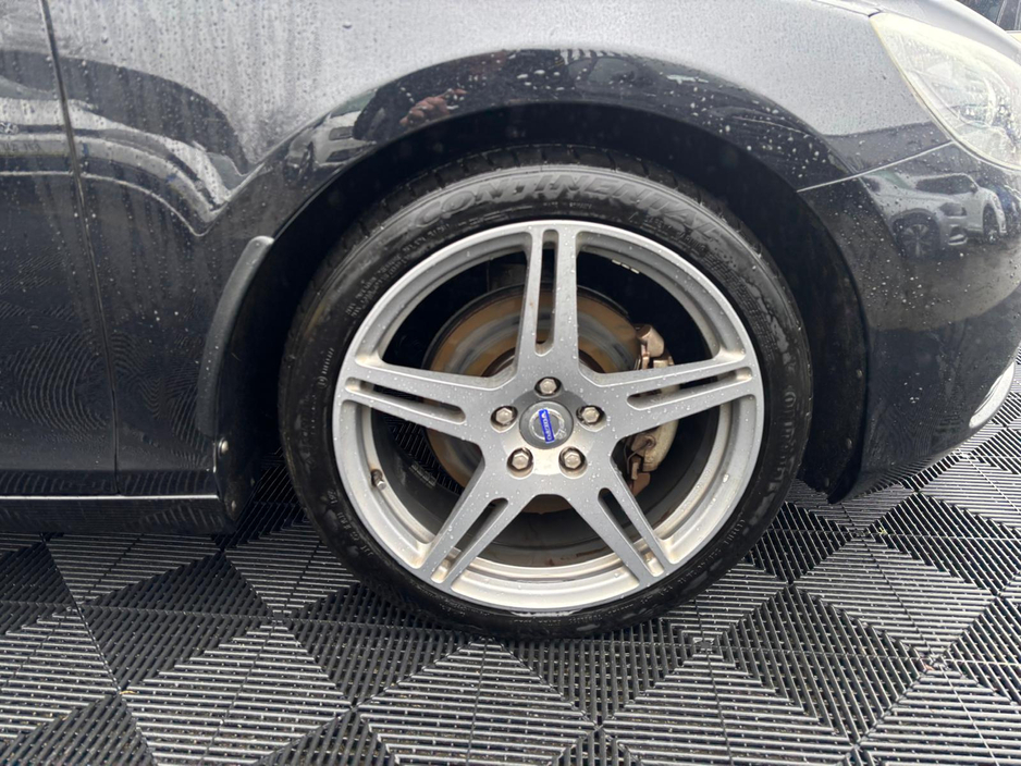 2015 Volvo V40 - image 3