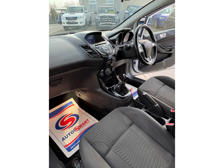 2017 Ford Fiesta - image 6