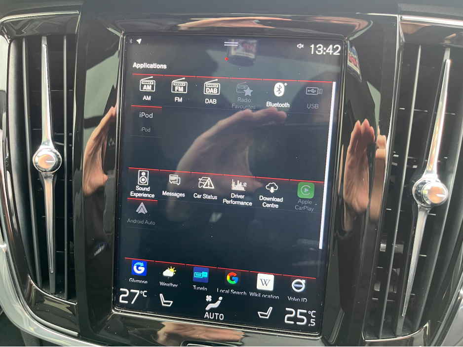 2019 Volvo V90 - image 24