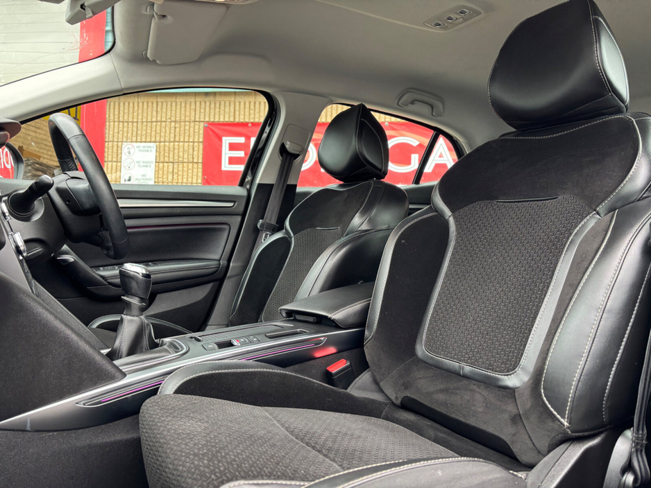 2016 Renault Megane - image 6