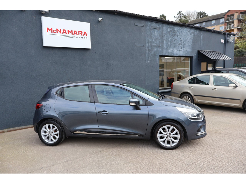 2017 Renault Clio - image 2