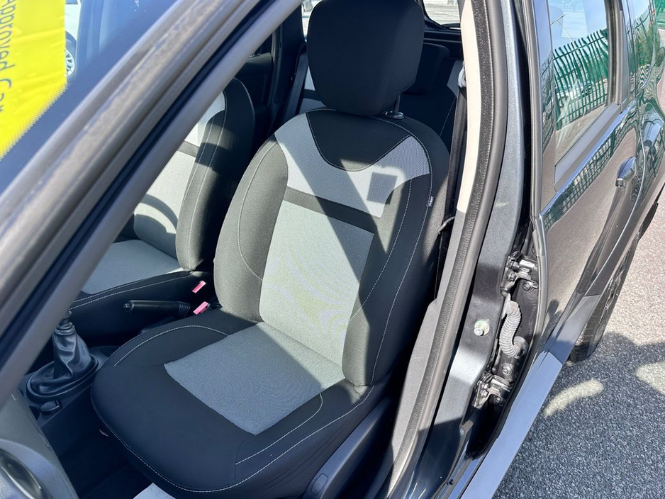 2017 Dacia Duster - image 22