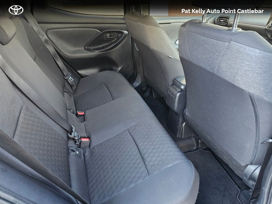 2022 Toyota Yaris - image 11