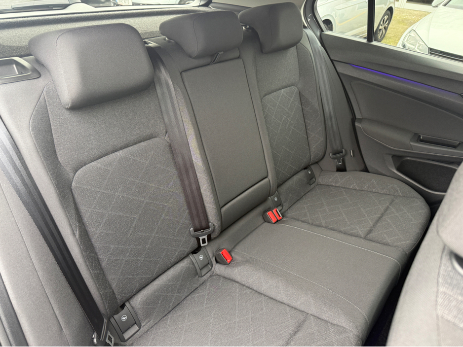 2022 Volkswagen Golf - image 11