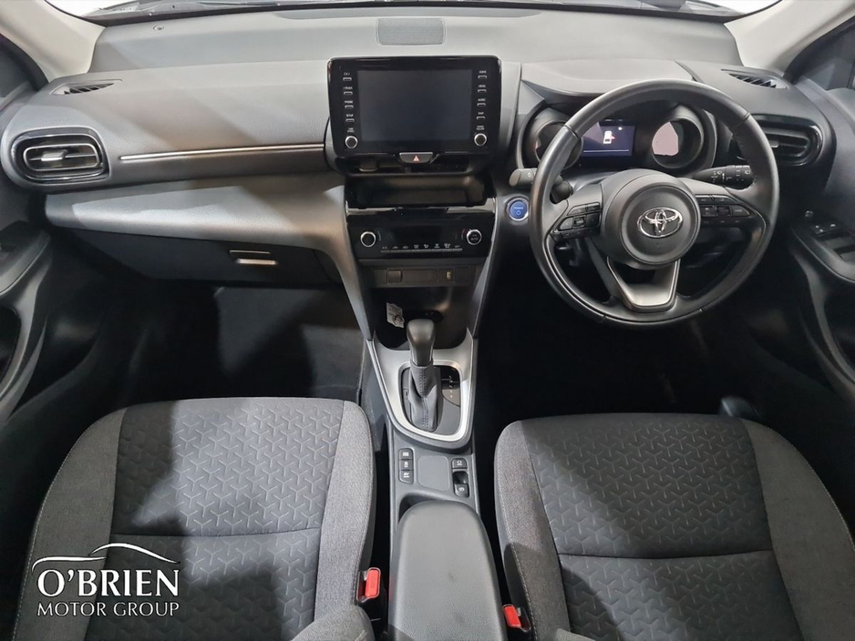 2024 Toyota Yaris Cross - image 2