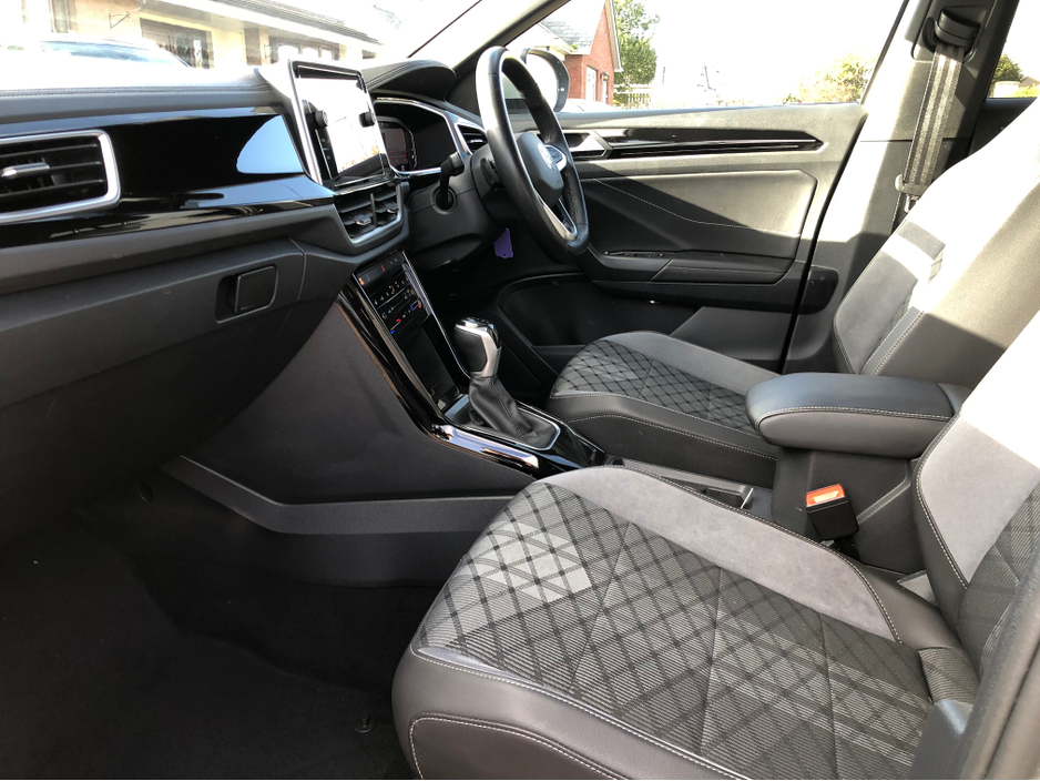 2024 Volkswagen T-Roc - image 12