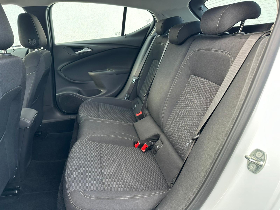 2018 Opel Astra - image 20