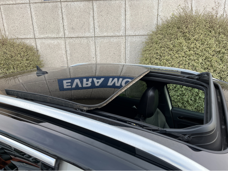 2023 Volkswagen T-Roc - image 12