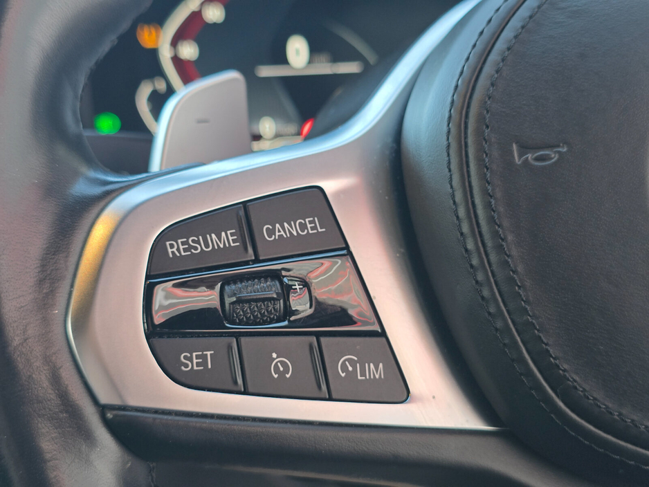 2021 BMW 3 Series - image 27