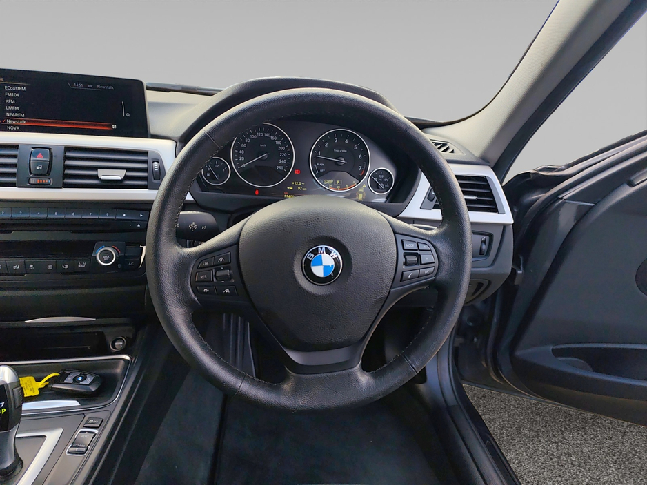 2015 BMW 3 Series - image 12
