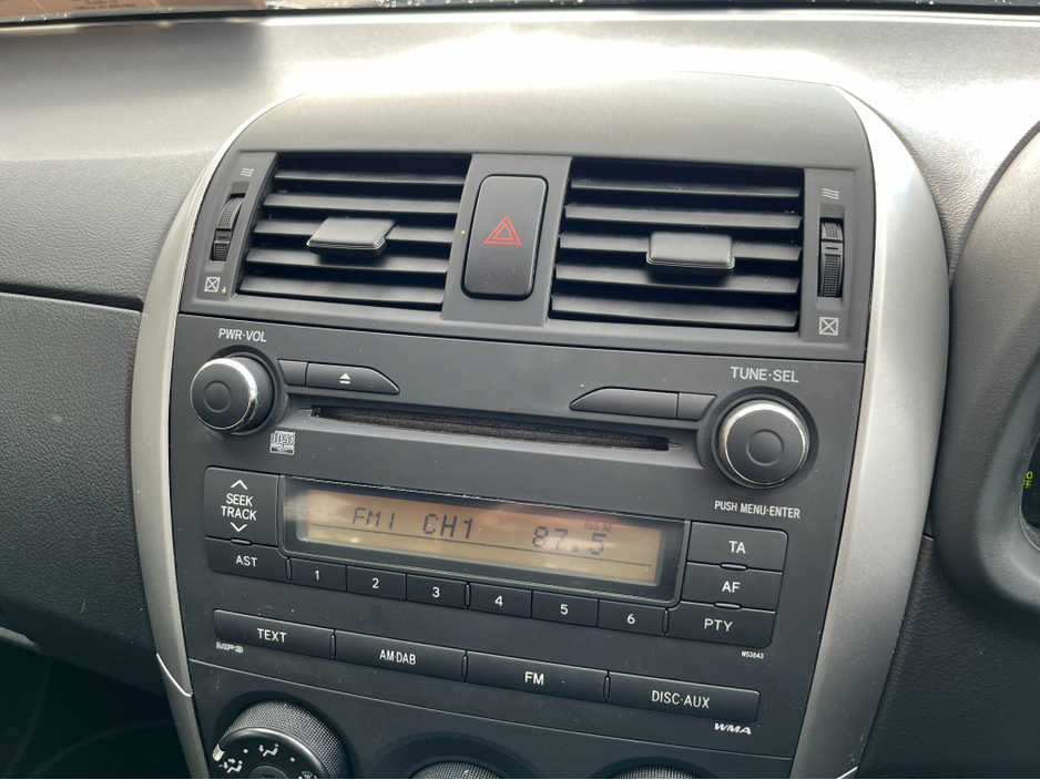 2013 Toyota Corolla - image 14